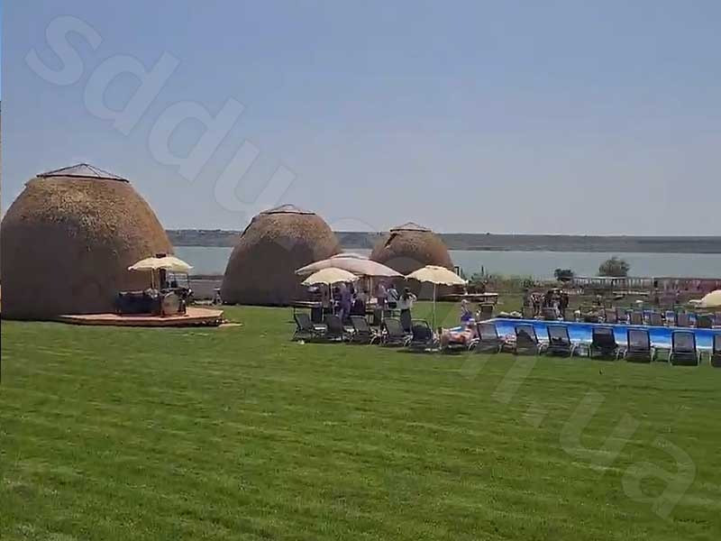 construction dome glamping jun