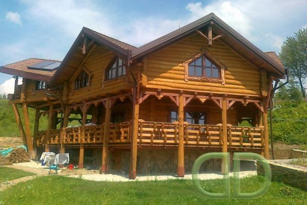 Будинок із дикого зрубу